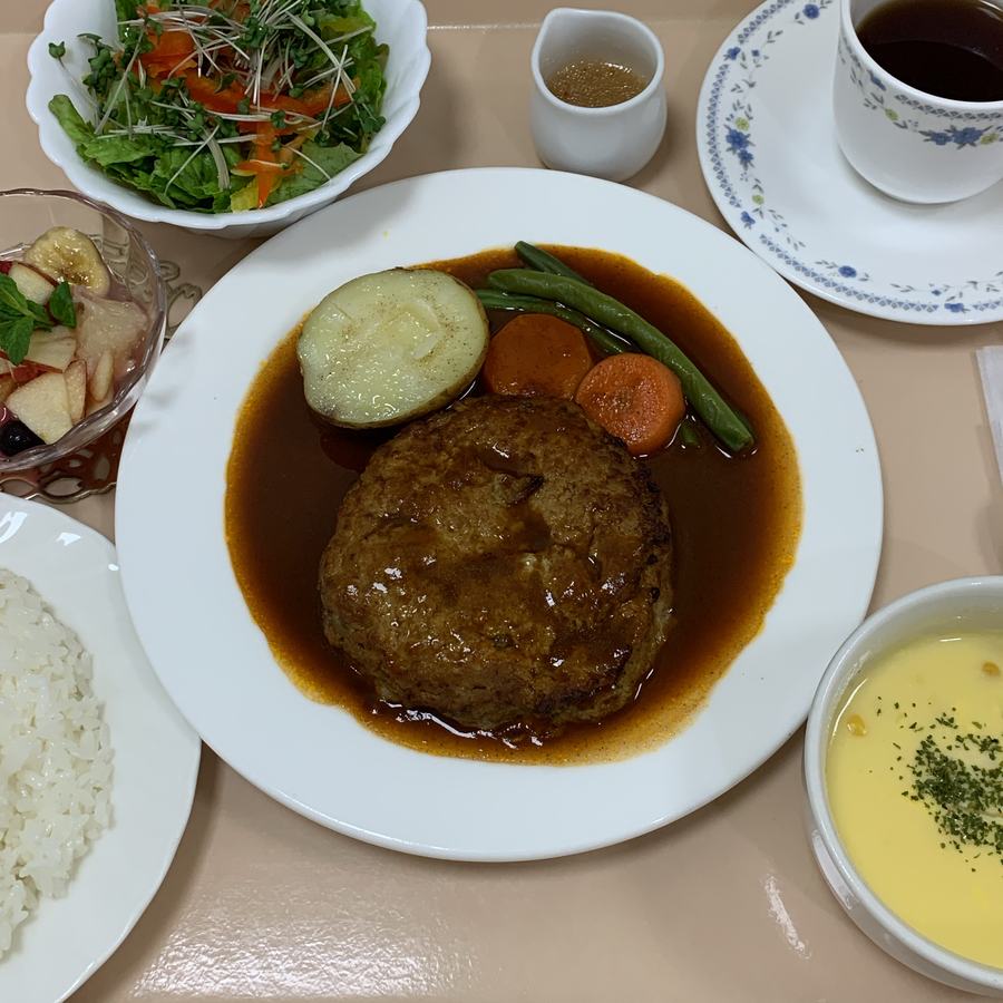 ハンバーグとコーンスープのお膳